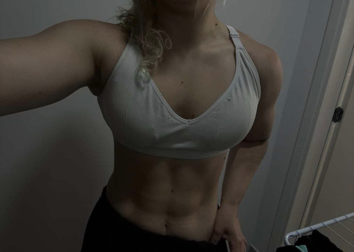 Findom Muscle mommy tweet media