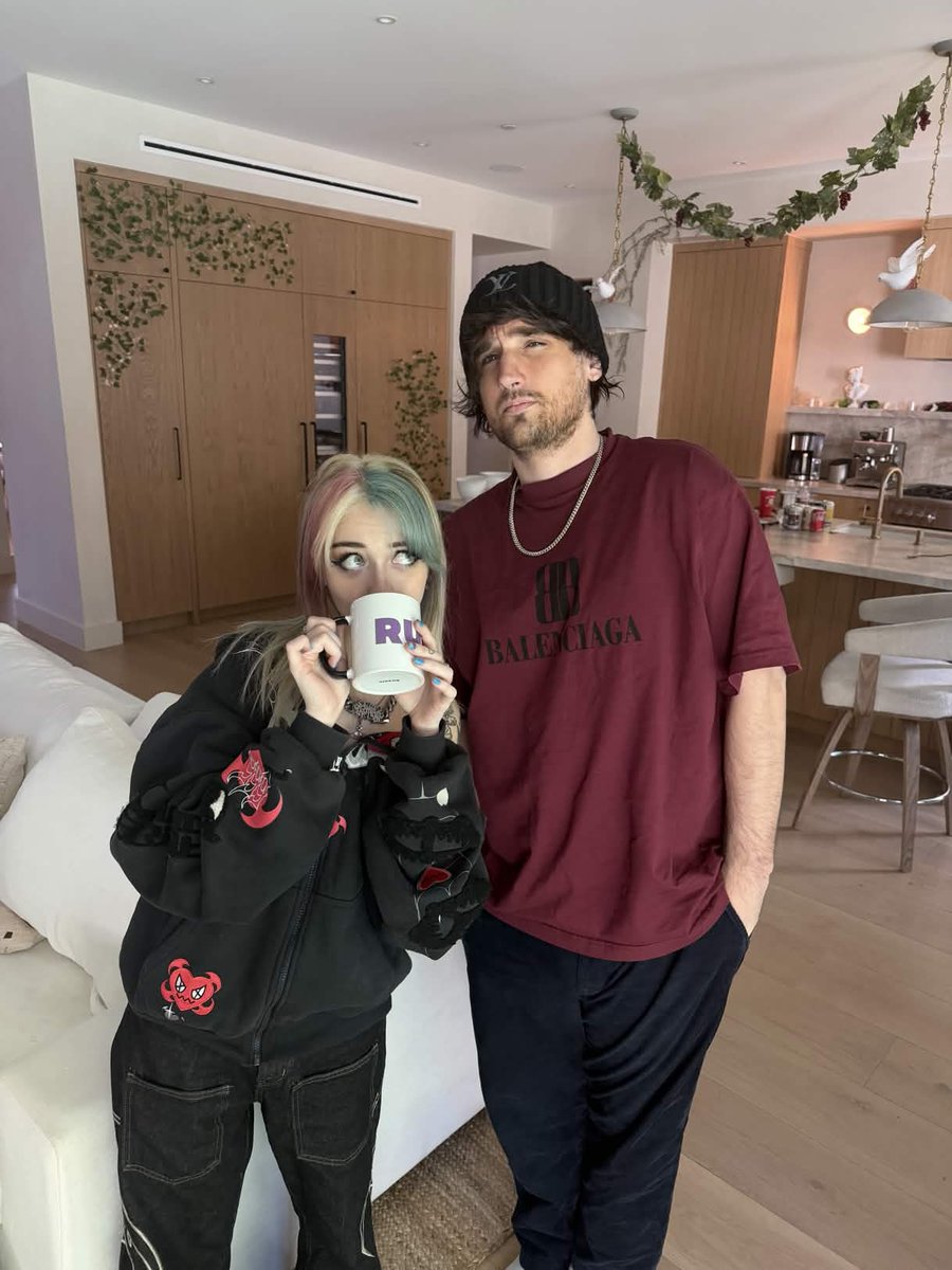 Live now with <a href="/jadeluvii/">Jade</a> for 50k bonus hunt and $10,000 in giveaways! twitch.tv/mitchjones 
Giving away another 3k in Discord: discord.gg/MitchJones
$1,000 giveaway on this tweet for a random person, just like, comment, retweet to enter!