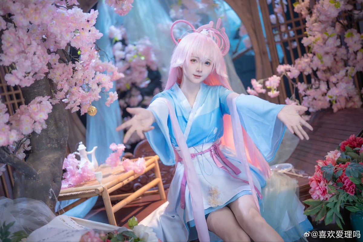 like aria tweet media