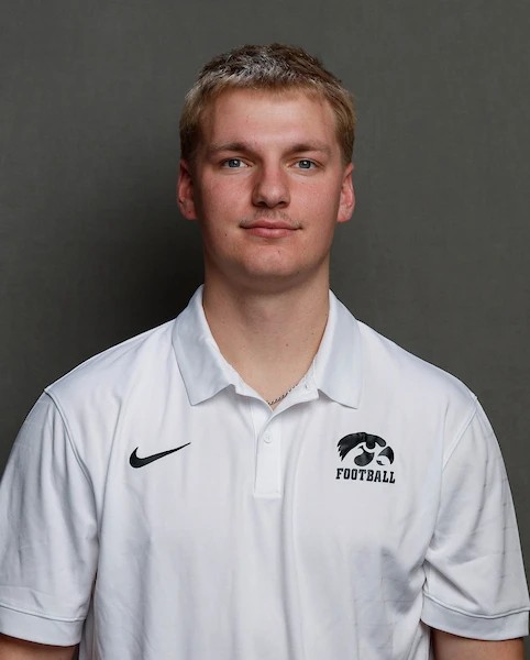 MountMcKeever's tweet photo. More very notable Iowa football transfers in Iowa gear.

Kahmari Brown (FCS All freshman edge)

Boston Everitt (Australian punter enough said)

Anthony Hawkins (6'3 DB yes please)

Eli Ozick (Kicker. NDSU starter. He will be our starter for sure) https://t.co/1phrIUvSRM