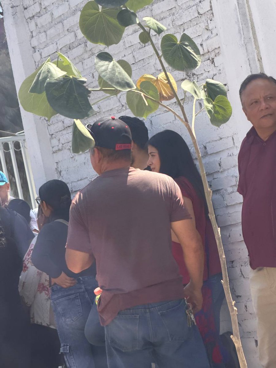 Hubo un evento de la Claudia Sheinbaum en Jalisco y adivinen a quién dejaron afuera: a <a href="/juncalssolano/">Juncal Solano</a> jajajajjajaa ptm a mamarla

De seguro fue por su video que a Claudia le molestó, en el que culpa a Grecia Quiroz de haber financiado el accidente del Tren Interocéanico.