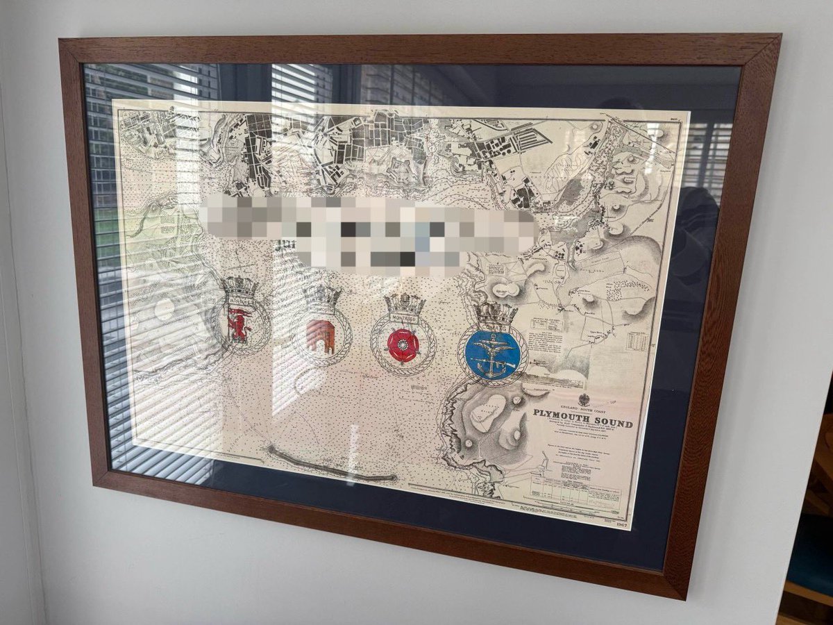 indigozuluink's tweet image. A 32 year career with the senior service captured on this lovely reproduction 1932 ‘Plymouth Sound’ chart.

It’s a great feeling to see my artwork framed &amp;amp; on display. The mount really elevates it and the pop of colour on the badges 👌🏻  

#chartart #inkdrawing #seniorservice