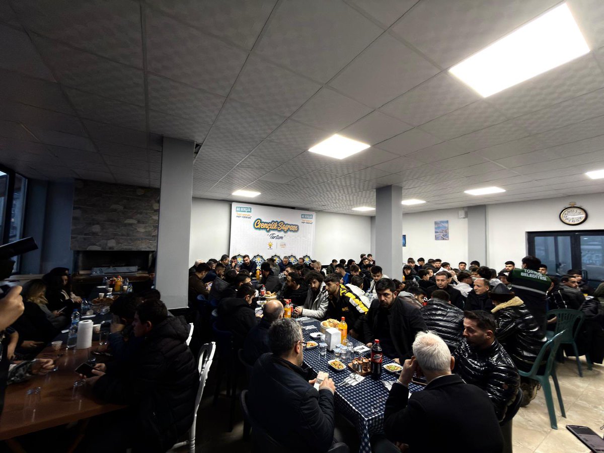 abdullahutr's tweet photo. 📍Erzurum / Tortum

Gençlik Kolları İl Başkanımız Sayın Mehmet Akif Dorman ve teşkilatımızla birlikte Gençlik Sofrası iftarında bir araya geldik. Ramazan’ın bereketini aynı sofrada paylaşmanın huzurunu yaşadık.

Rabbim birliğimizi ve muhabbetimizi daim eylesin. https://t.co/zeFse75Yg4