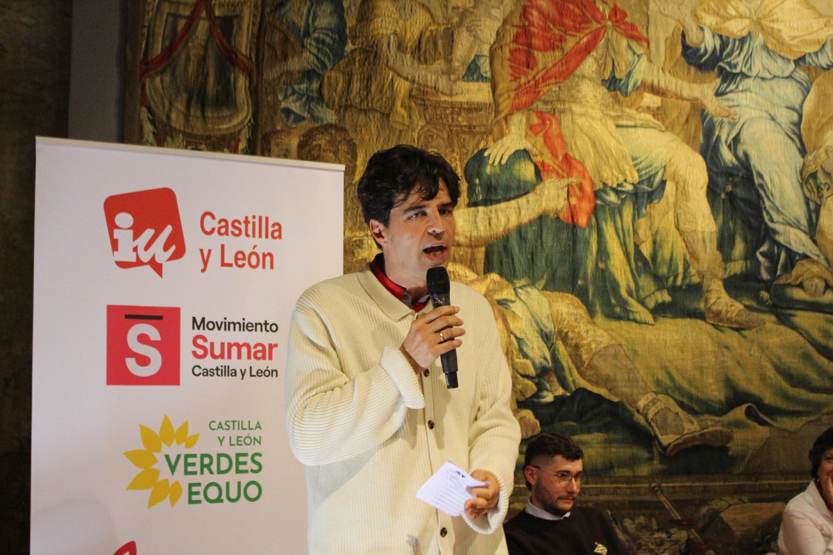 Acto central en #leonesp donde hemos defendido lo común. Los servicios públicos. La sanidad. Unas políticas dirigidas a mejorar las condiciones de la clase de trabajadora. 

El orgullo de quedarnos. 

#elecciones15m #votaIU