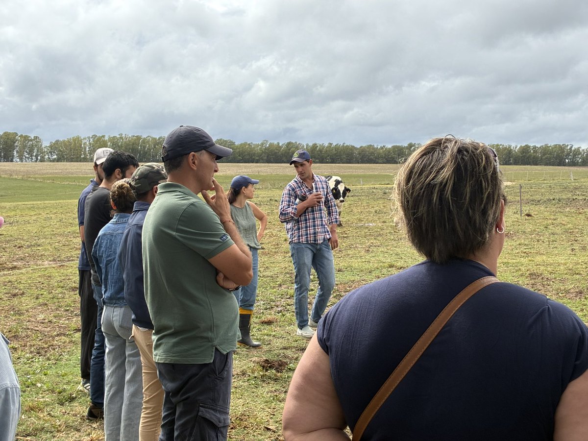 INALE_UY's tweet photo. 🐄➡️Hoy se realizó la segunda clase del primer módulo de la Formación Técnica Integral para Tamberos/as, con prácticas de campo en el predio de los hermanos Bonilla, en la Colonia Treinta y Tres. https://t.co/nQKAKyfgrC