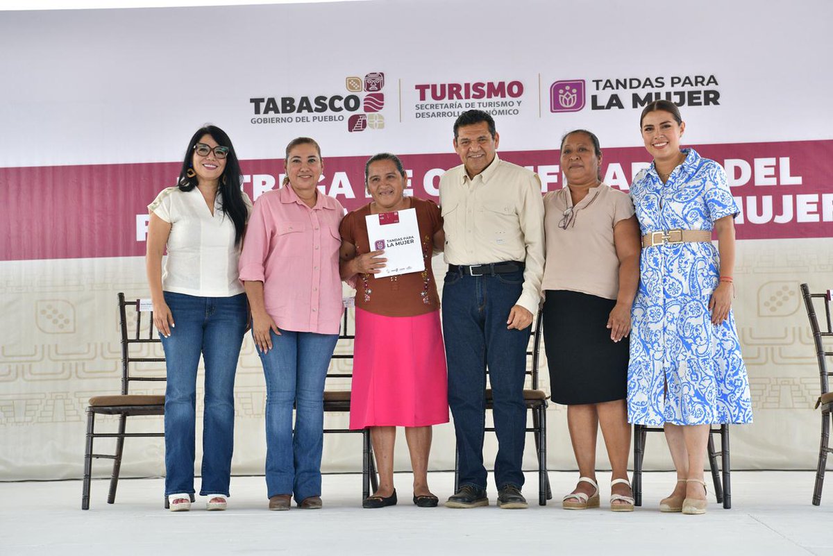 TabascoJavier's tweet photo. Con la entrega de 1,200 certificados del programa 'Tandas para la Mujer', en #Cunduacán, seguimos fortaleciendo el espíritu emprendedor de las tabasqueñas, así como su camino hacia la independencia económica, que es uno de nuestros compromisos. Cada una recibe 5 mil pesos, que al retorno, les da acceso a un crédito mayor para mejorar sus negocios. 

Gracias a la Presidenta Municipal @Mariadelacruzmx, por acompañarnos. La transformación es de la mano de las mujeres en Tabasco.