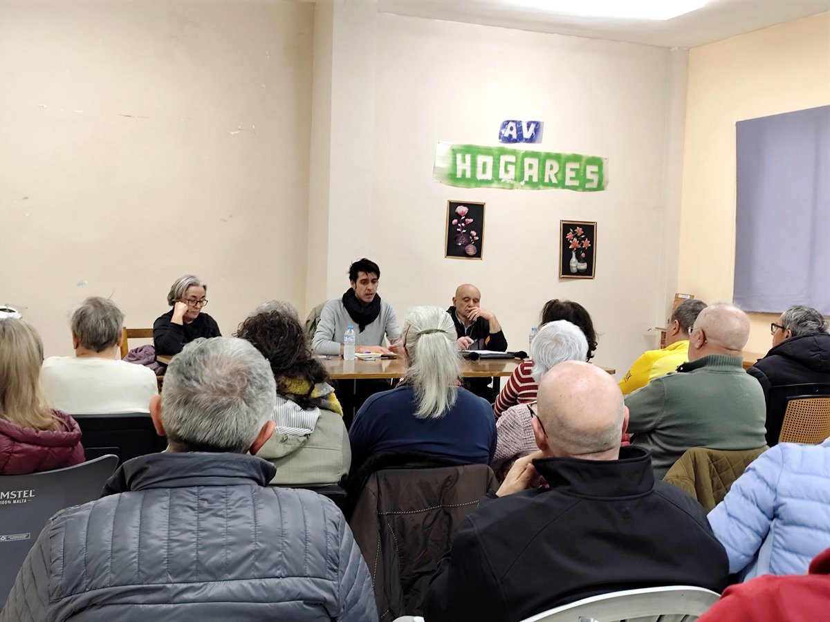 Esta tarde en #Villaverde hablamos claro: limitar no es desprivatizar.
Con nuestro compañero Víctor Valdés, portavoz de @PodemosMadrid, defendiendo lo que otros no se atreven: una Sanidad 100% pública, universal y de calidad. 💜✊🏽
#SanidadPública #PODEMOS