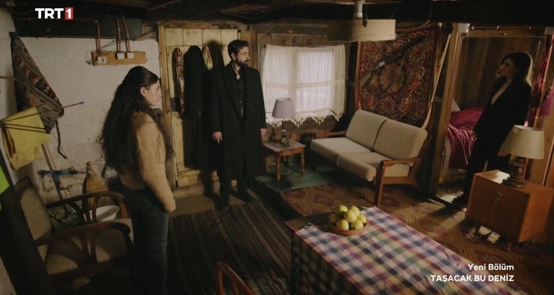 t_kalbi's tweet photo. Şerifin savcıyı görünce arkasına bakmadan kaçışı aahhahah

#TaşacakBuDeniz https://t.co/fRC13tBwrQ