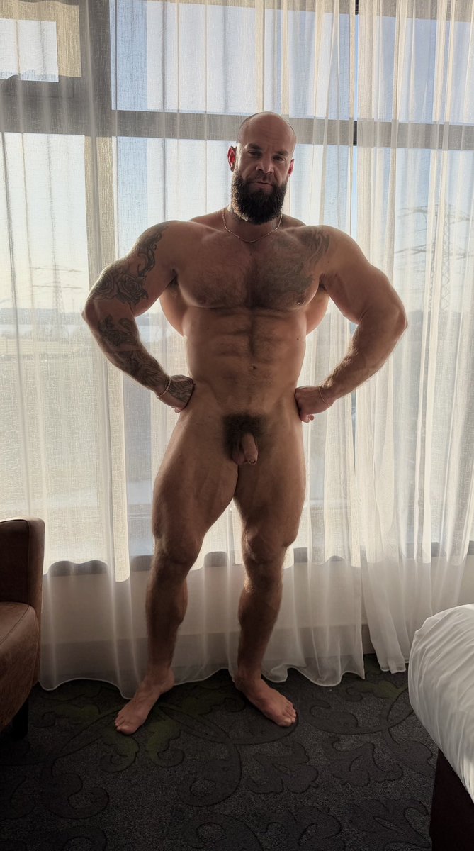 Muscledaddy tweet media