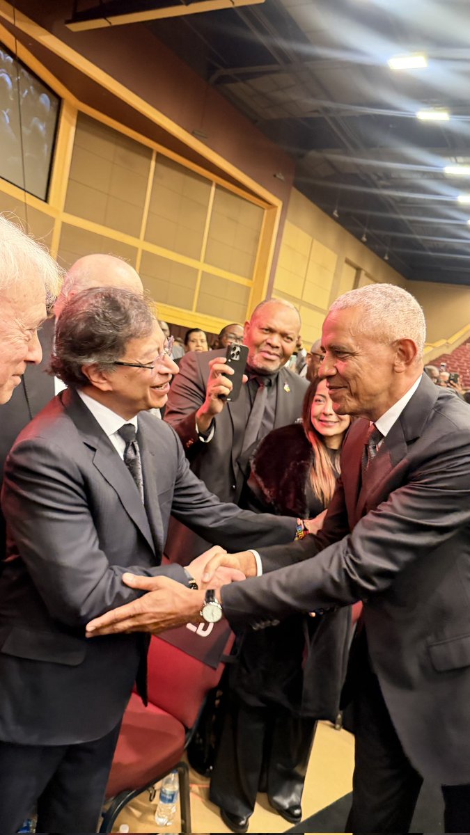 Gustavo Petro (@petrogustavo) on Twitter photo 