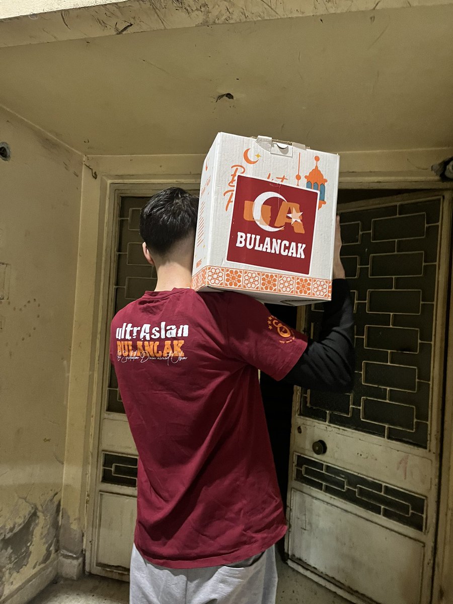 uAbulancak's tweet photo. Ramazan paylaşmaktır, dayanışmadır.
Hazırladığımız Ramazan kolilerini ihtiyaç sahibi ailelere ulaştırmanın mutluluğunu yaşadık.
Emeği geçen herkese teşekkür ederiz.Allah kabul etsin inşallah.
#BirYardımBinMutluluk 
#uAYurtiçi #uABulancak https://t.co/MI8p8tFzCR