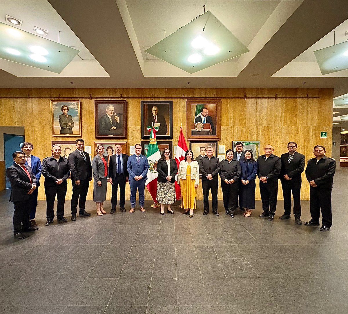 ▶️ En seguimiento al Plan de Acción México-Canadá, la Dirección General de Estrategia Diplomática para América del Norte de la <a href="/SRE_mx/">Relaciones Exteriores</a>, en colaboración con <a href="/EmbCanMexico/">Canadá en México</a>, coordinó la primera reunión del Grupo de Trabajo sobre Conectividad Marítima entre <a href="/SEMAR_mx/">SEMAR México</a> y <a href="/Transport_gc/">Transport Canada</a>.
