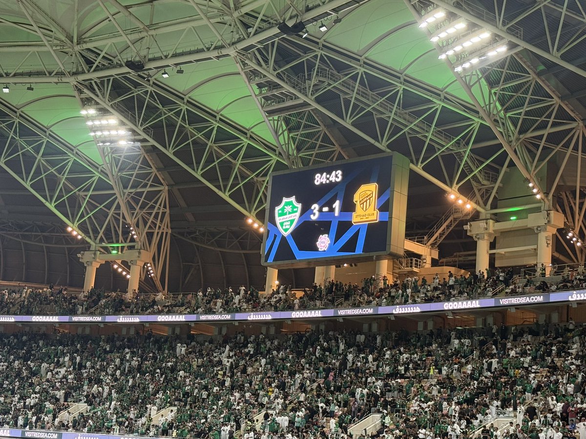 SaAlabdli_'s tweet photo. لا فاز الاهلي تنام الارض مبسوطة
العشب سر ابتسامتها وفرحتها."
💚💚💚💚💚💚💚💚 https://t.co/zdHmDxiBLF