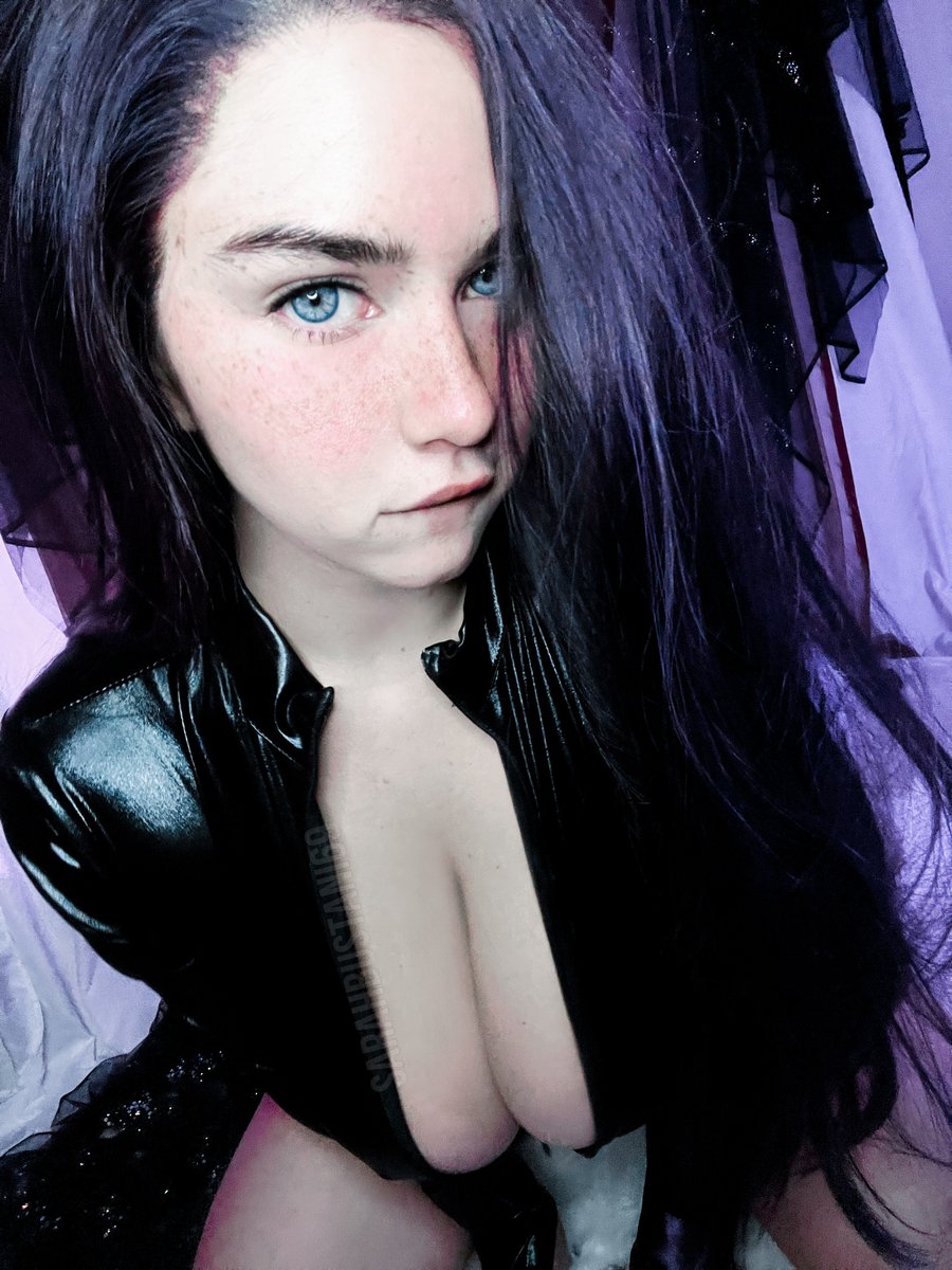 sara connelly 🍓 tweet media