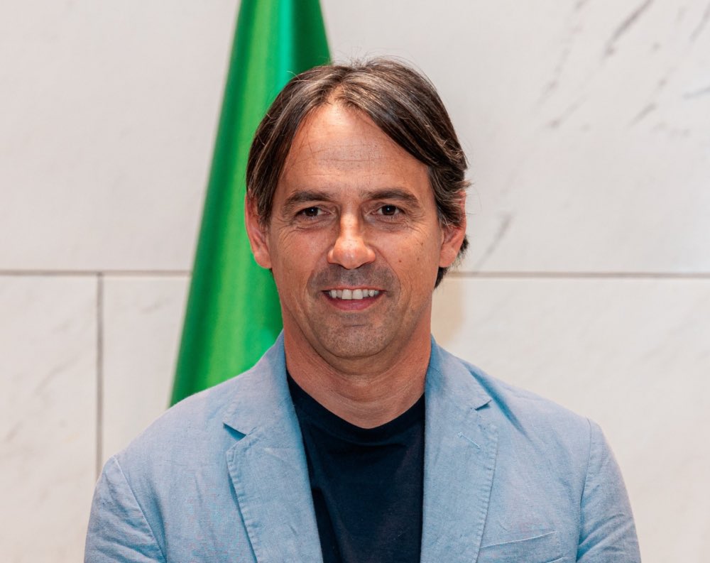 #الهلال_النجمة
والله لويسجل الهلال 10 اهداف ان هذا المدرب جبان وسلامتكم الله لايبيض وجه من شار على الهلال بك