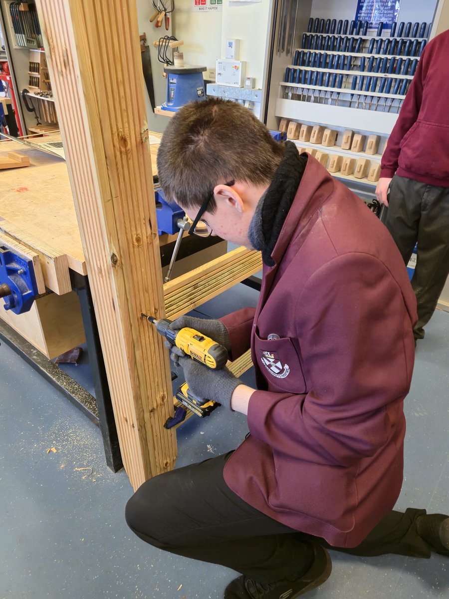 AlloaEASN's tweet image. Our group are working very hard with Leon on their special project. We’re so excited to see the progress they’re making! @AlloaAcademy #TeamWork #Woodwork