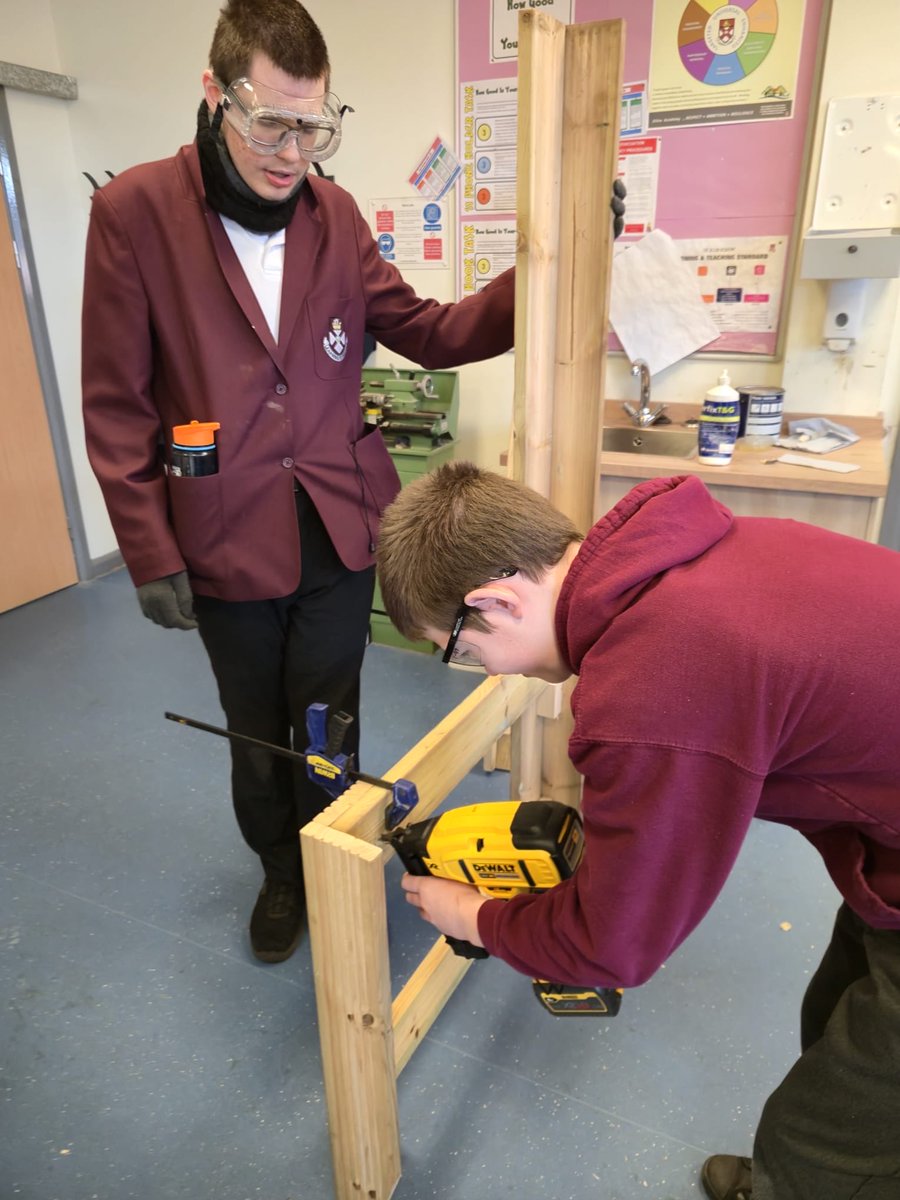 AlloaEASN's tweet image. Our group are working very hard with Leon on their special project. We’re so excited to see the progress they’re making! @AlloaAcademy #TeamWork #Woodwork
