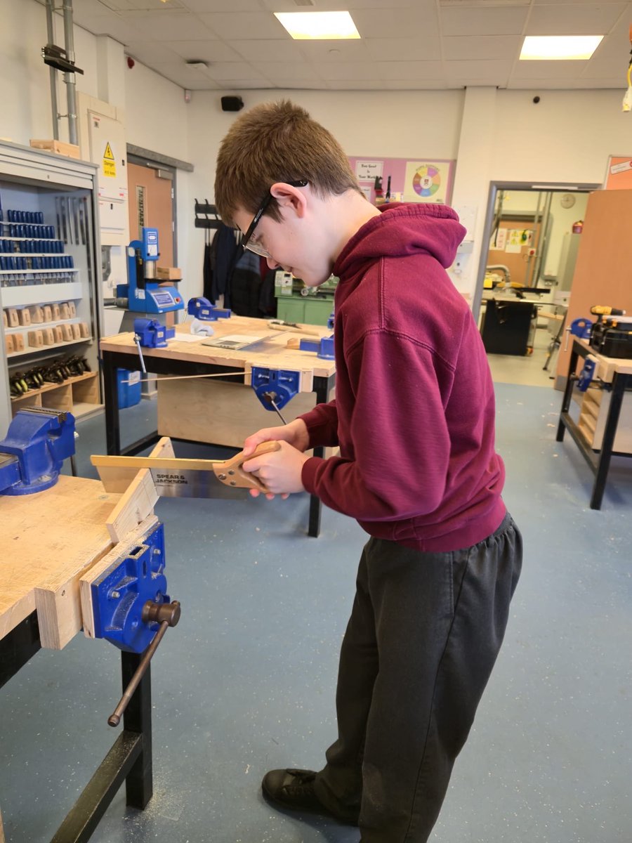 AlloaEASN's tweet image. Our group are working very hard with Leon on their special project. We’re so excited to see the progress they’re making! @AlloaAcademy #TeamWork #Woodwork