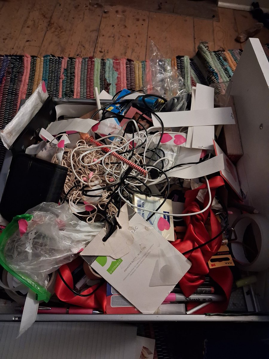 Things That Make Me Happy🍹🐎🌹💲💄💖💅💃🍜 tweet media