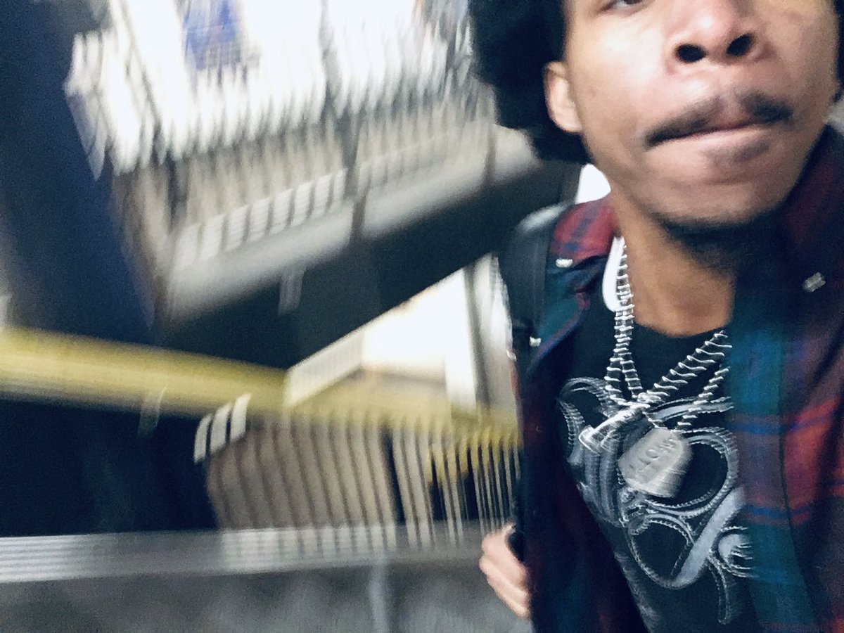 King HRL tweet media