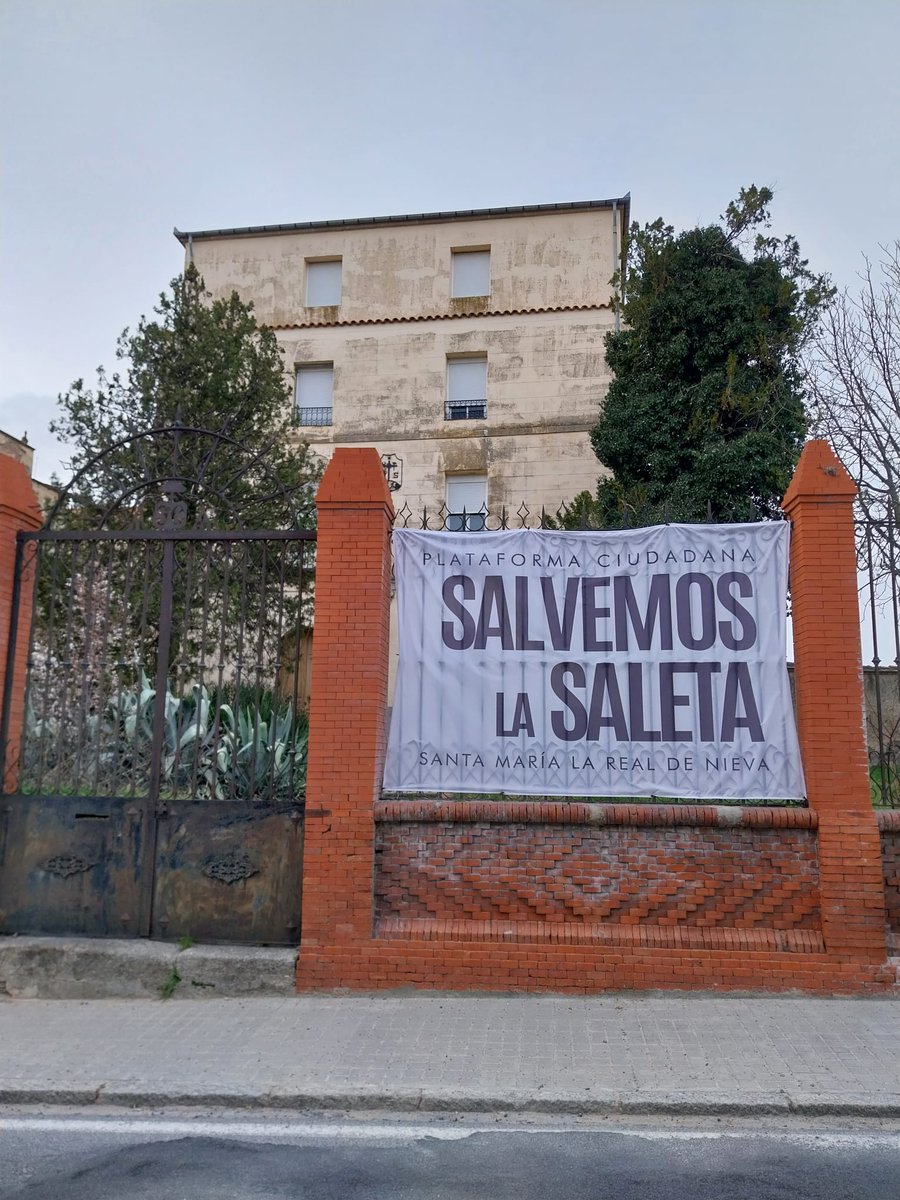 cserrano_hermo's tweet photo. El pasado miércoles estuvimos visitando a la plataforma ciudadana "Salvemos la Saleta". Un grupo de vecinos del pueblo de Santa Maria que ven incomprensiblemente como la Junta de Castilla y León abandona su patrimonio cultural. https://t.co/fpRGVuWDsH