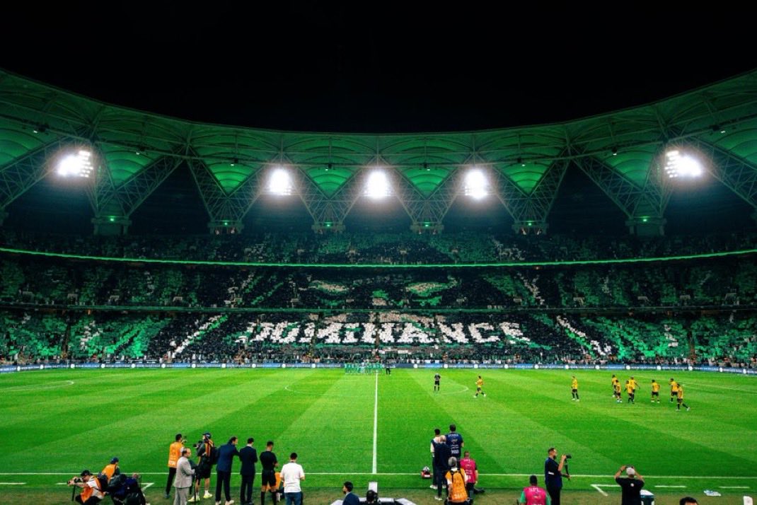 هذا الديربي لا جديد .. راح يظل الاتحاد حصالة نقاط وجسر عبور للأهلي حتى تقوم الساعه 
والله وبالله وتالله اني اخاف من التعاون والقادسيه والخليج والاتفاق اكثر من الاتحاد 

ألف مبروك يا ملوك 💚