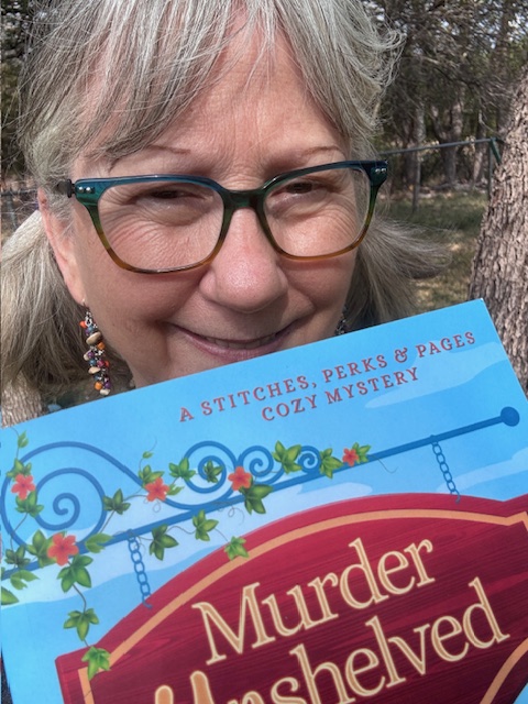 VannettaChapman's tweet image. I received paperback ARCs of Murder Unshelved. Super fun. Have you ordered your copy yet? Releasing in 3 weeks! books2read.com/murderunshelved
#cozymystery #newseries