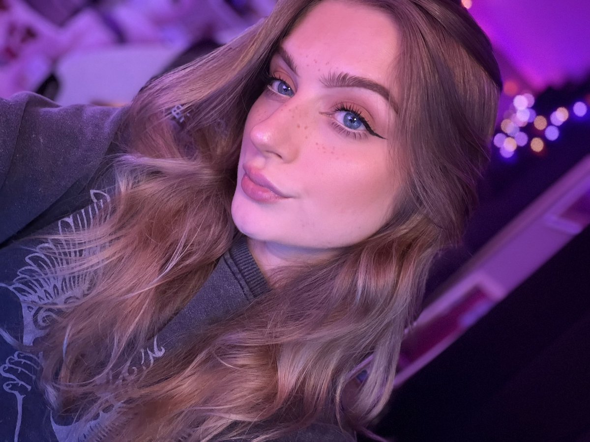 pressing buttons recklessly ✌🏼 happy friday 🫶🏼 ttv/Bubblle_x