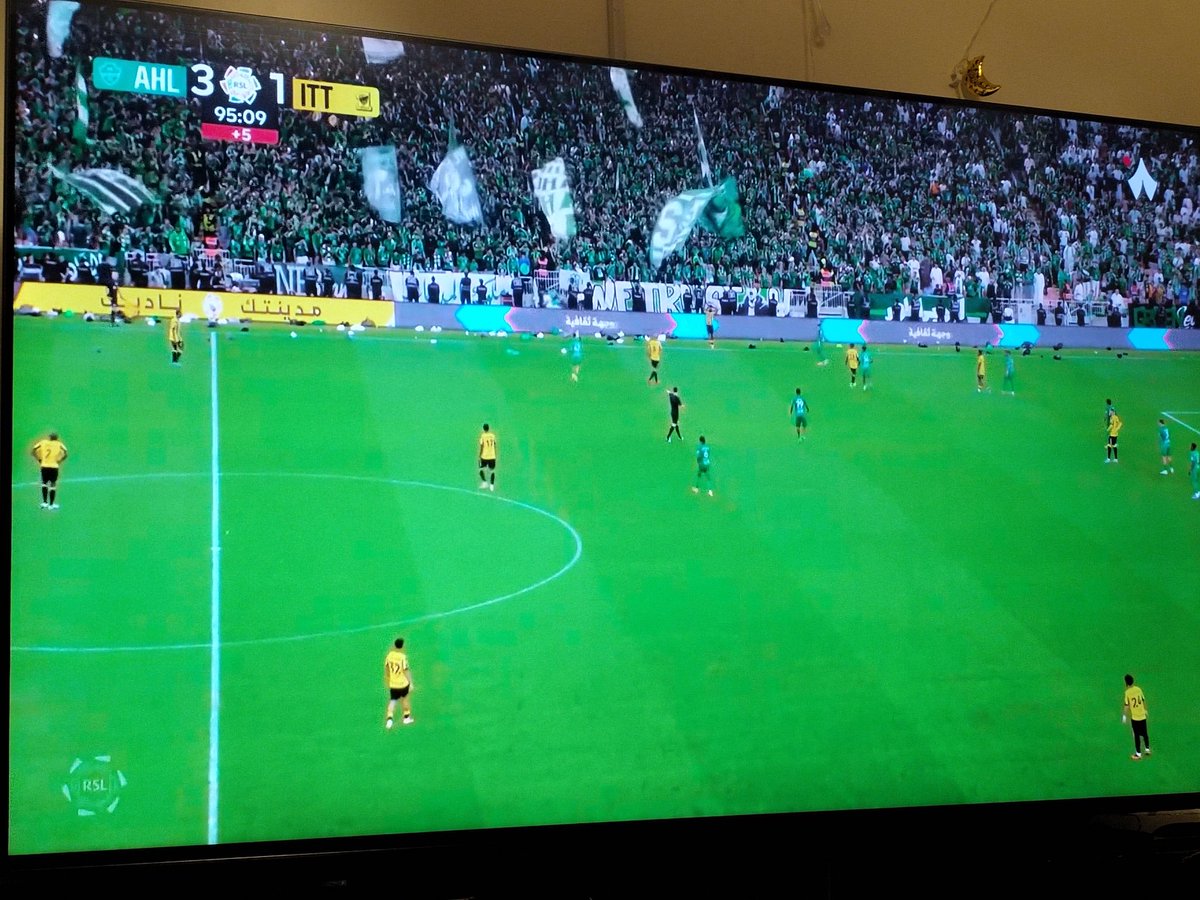 #الأهلي_الاتحاد
مبروك للأمة الاهلاويه الفوز والثلاث نقاط
انتهى الديربي في جده
جده دائمآ خضراء
وعبر الزمان سنمضي معآ
💚💚💚💚💚💚💚