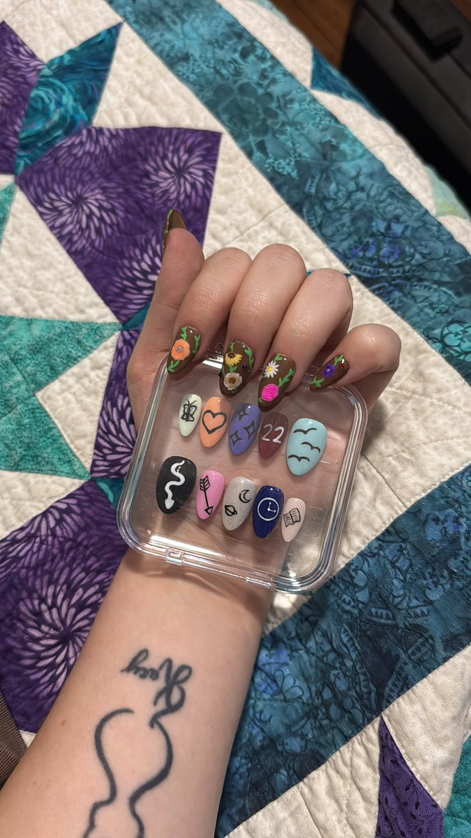 My nails finally arrived and omg I’m obsessed