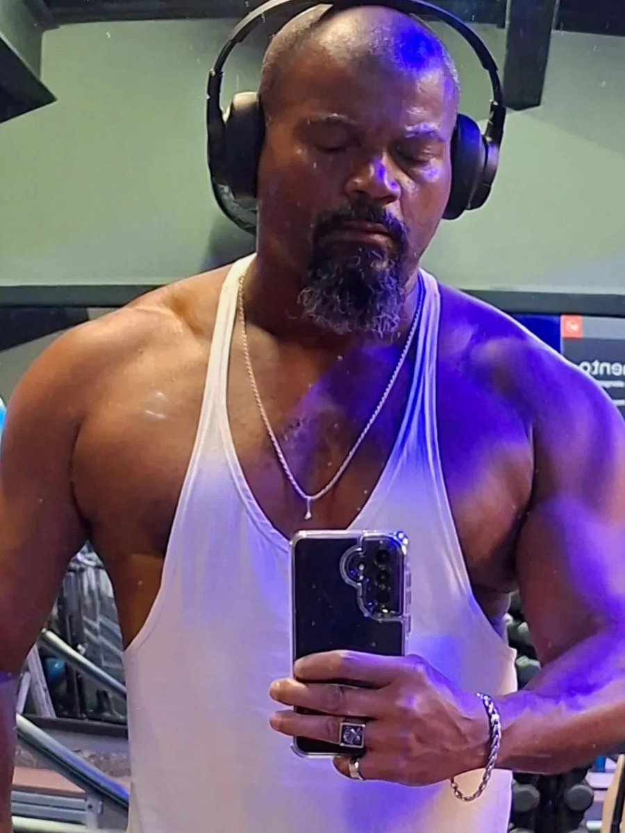 LL197743's tweet image. Dei a última da semana... 💪🏾😋
#foco 
#foconoobjetivo 
#determinação 
#olhaopreto 
#quemvemcomigo