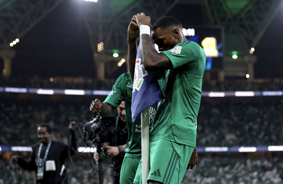 🅚🅗🅐🅛🅔🅓 tweet media