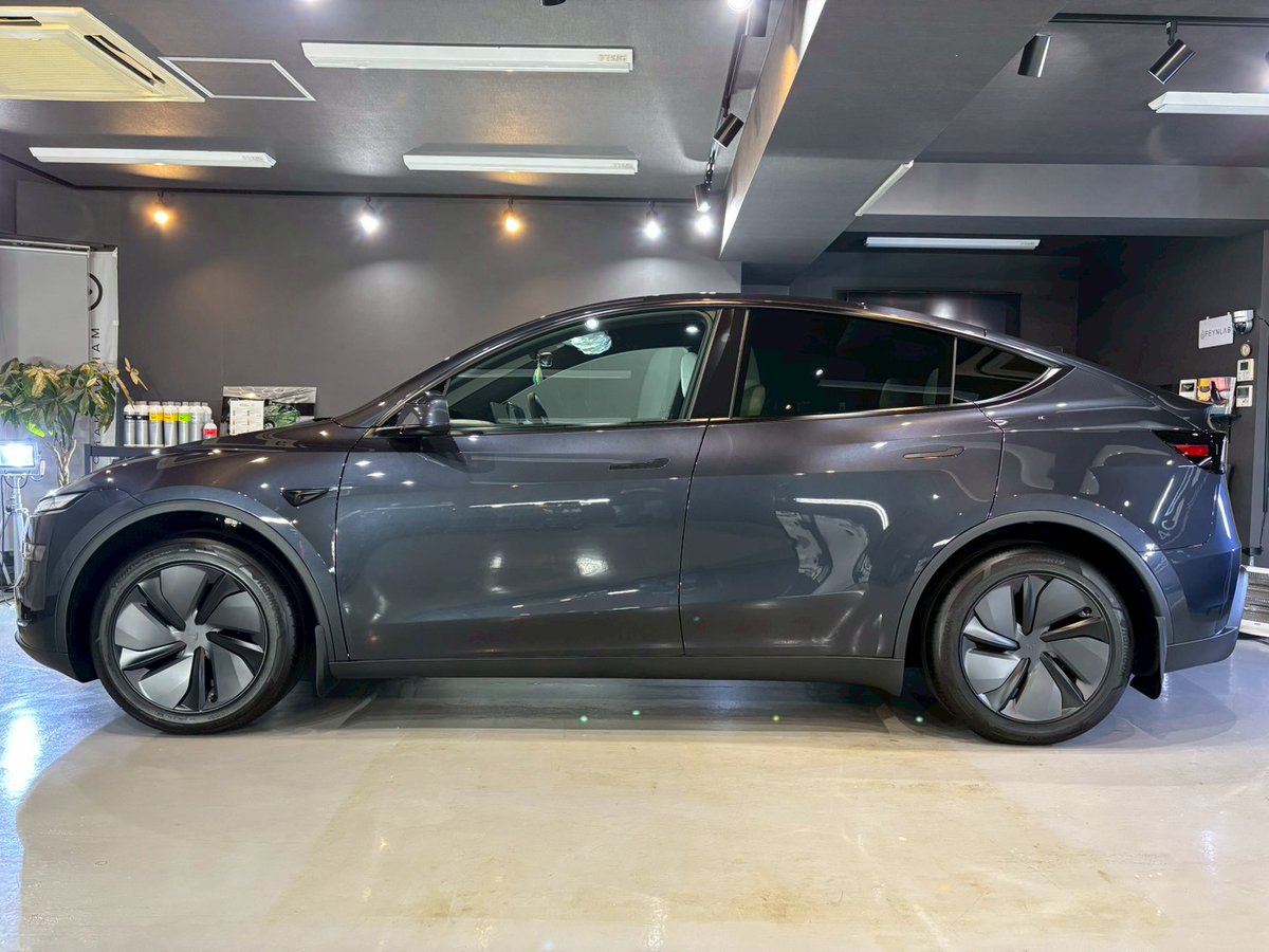 4c_detail's tweet photo. 新車TESLAモデルYジュニパー
FEYNLAB ULTRAセラミックコーティング

テスラが続々とご入庫頂いております。
今回はボディコーティングと窓ガラス全面のコーティングとなります。磨きを入れ整えた下地にコーティングを施し美しさと保護を両立しております。

#tesla #teslamodely #teslamodel3 #テスラ https://t.co/J0rCAchJv2