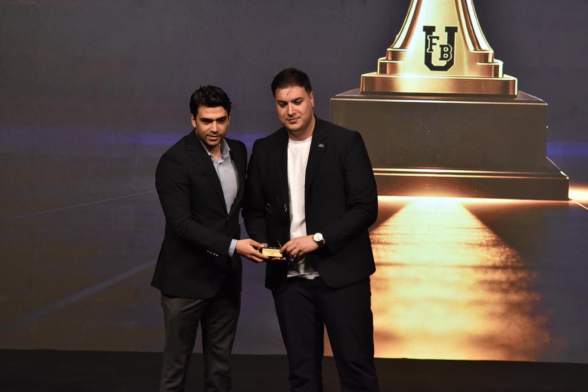 #AydınlıkGelecekÖdülleri2025 “ÜNİFEB Özel Ödülü”nün sahibi Eda Erdem! Ödülü onun yerine alan Sporcu Temsilcisi Sayın Çağatay Durgun'a teşekkür ederiz.