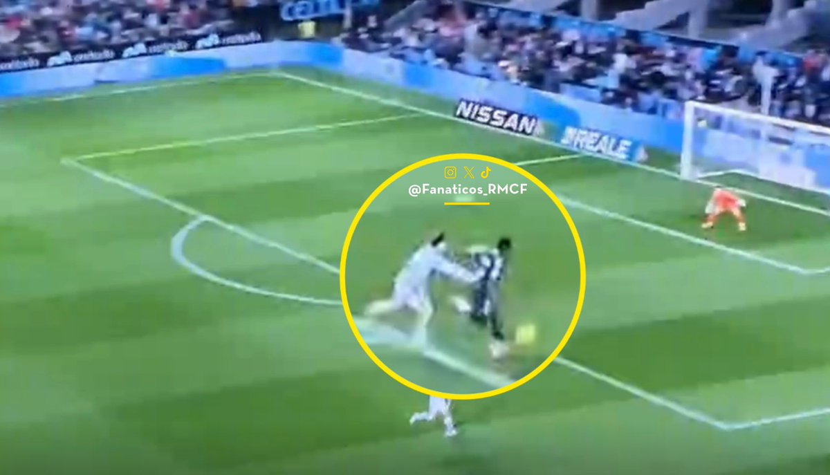 Decís que no han puesto repetición alguna de esta jugada en la que empujan a Vini en el momento del disparo que da al poste. Es así? Se le ha escapado a Óscar Lago?