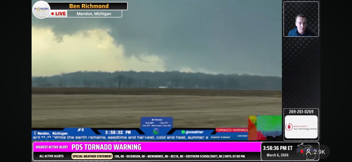 Becca_Furnish's tweet image. Strong tornado just went through Three Rivers in Michigan. 
Prayers for that town.