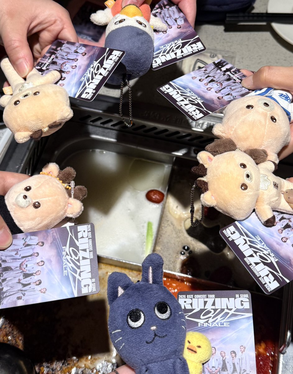 하딜 재밌었다ㅏㅏㅏㅏㅏ
중콘 티켓 없어서 새벽까지 달림 ㅋㅋㅋㅋㅋ
담에 또 만나요
<a href="/sumptuous0913/">ℝ𝕖𝕟 🪷</a> <a href="/beoni0913/">버니</a> <a href="/ddoluvyy/">또럽이</a> <a href="/ember2solar/">차차</a>