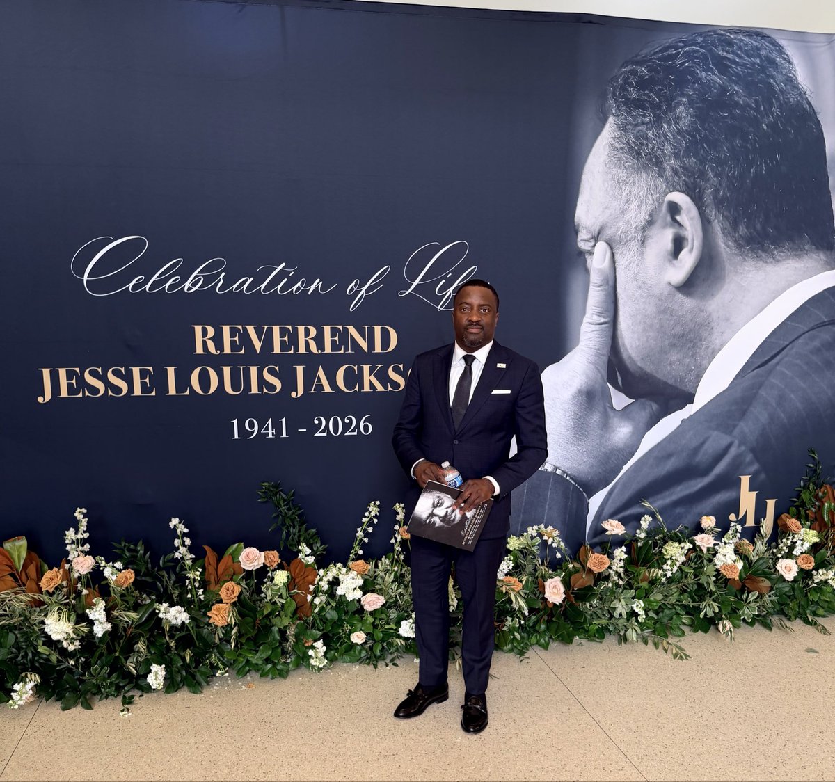 JermaineReed's tweet photo. 📍 Chicago: Honoring the legacy of Rev. Jesse Jackson, Sr. at his Celebration of Life. A life well-lived, a let us honor him by continuing the work and, always, Keeping Hope Alive. ✊🏾

#JesseJackson #KeepHopeAlive #Chicago #Legacy https://t.co/XUvO80MiiP