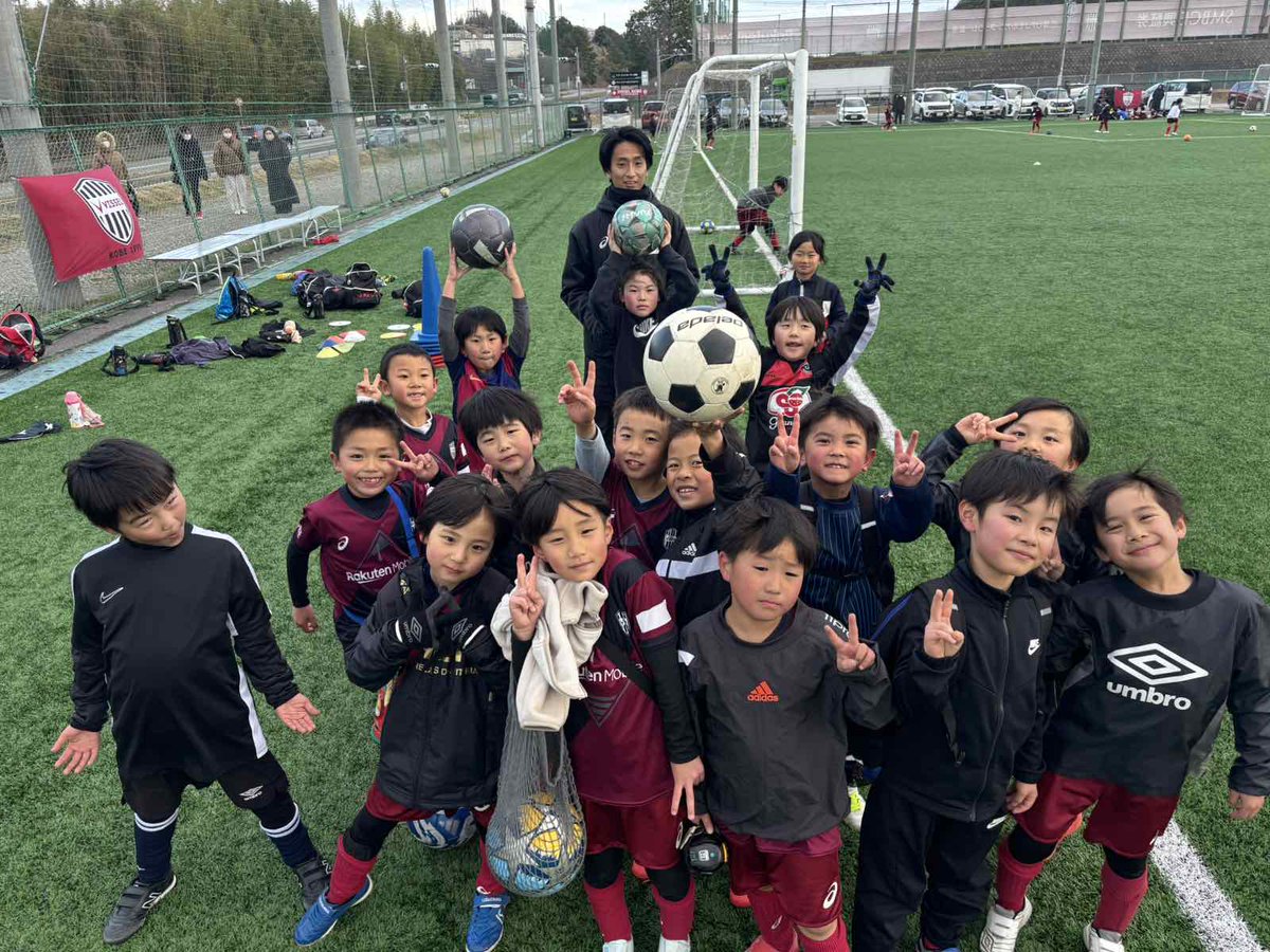 visselschool's tweet photo. 【いぶき水曜日1年生クラス🏫】
元気いっぱいの1年生クラスの様子をお届け!
コーチの話を真剣に聞いたり、笑顔で楽しんだり✨
集合写真も笑顔でパシャリ📸
サッカーを通じて、たくさんの成長と経験を積んでいます!
#vissei #visselkobe
2026年度2次募集受付中!👇 https://t.co/J2pLDHoZUL https://t.co/dOa086akjC