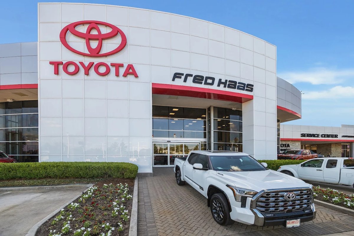 Grateful for the team that keeps us rolling every day! 🚗 We celebrate the people who go above and beyond for our customers and community. Happy #EmployeeAppreciationDay! 🤝