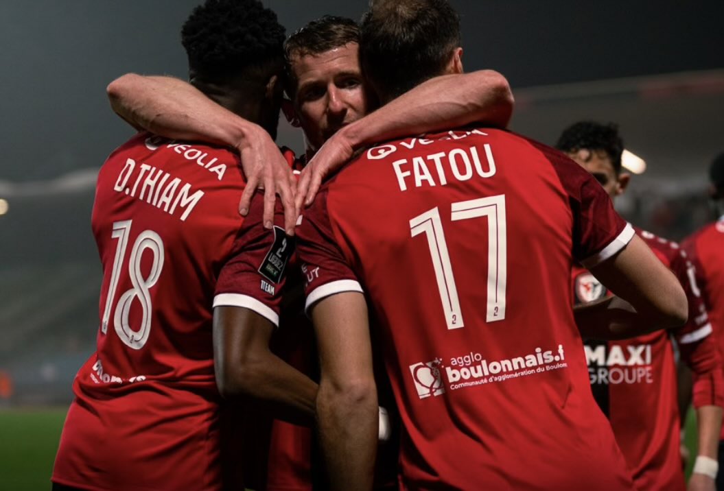 SystemFoot's tweet image. [#Ligue2🇫🇷] Victoire 4-2 de #Boulogne face à #Amiens !

⚽️ #Fatou 42’
⚽️ #Roussillon (csc) 58’
⚽️⚽️ #Fatar 77’ 90’+6

⚽️ #Sane 10’
🟥 #Alvero 36’
⚽️ #Ntamack 73’

#USBCOASC