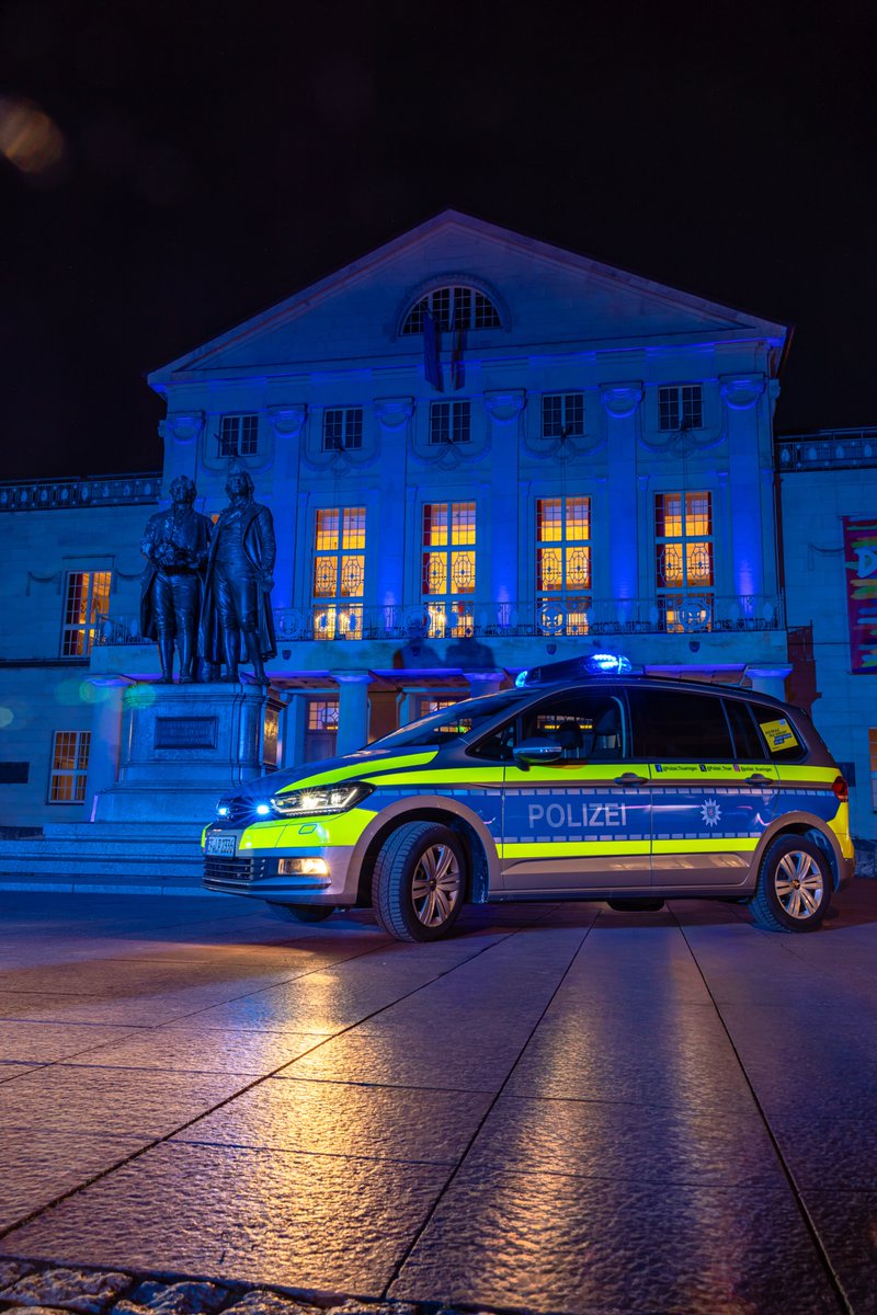 Am 7. März 2026 ist der internationale Gedenktag für im Dienst getötete Polizeibeamtinnen und -beamte. Zum Gedenken und zur Würdigung der verstorbenen Kolleginnen und Kollegen werden von allen Interpol-Mitgliedstaaten bedeutende Denkmäler und Wahrzeichen im Interpol-Blau