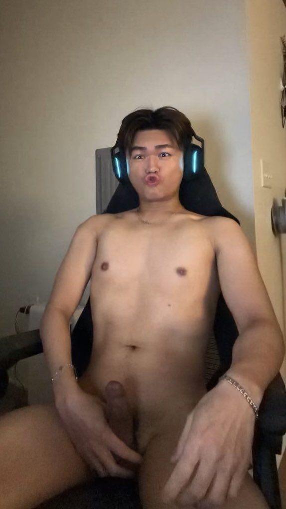 dumbasianboi tweet media