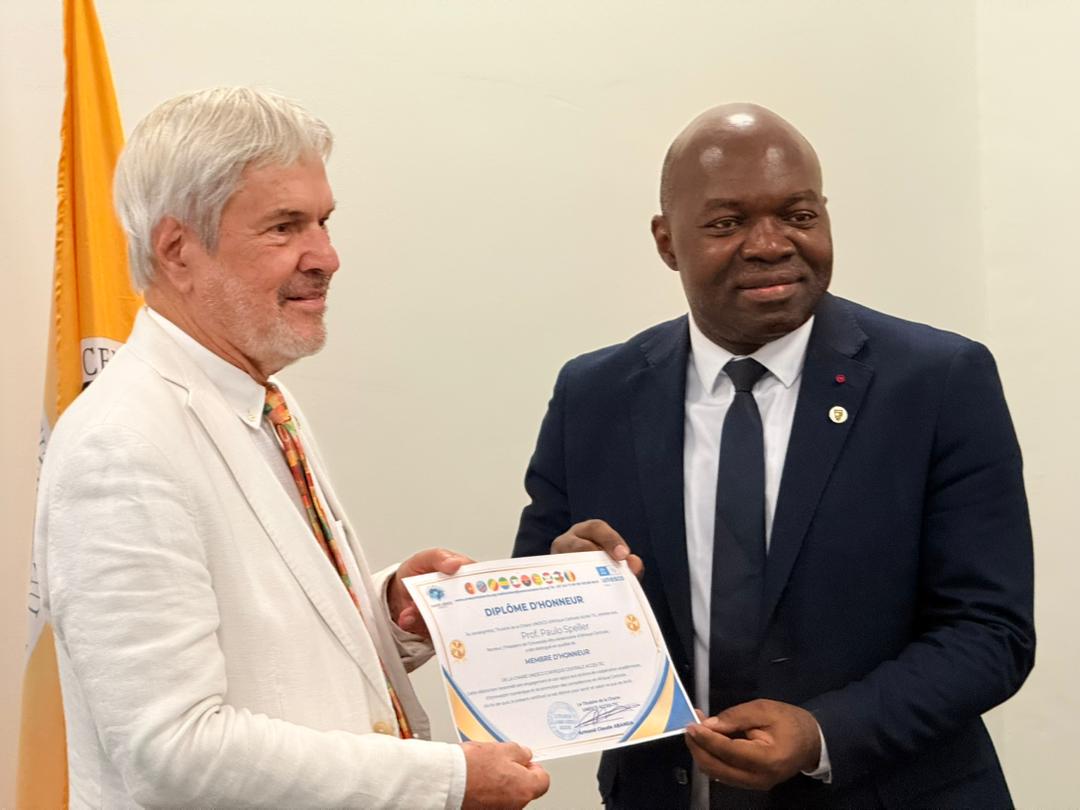 cuacatic's tweet photo. Clôture de la mission académique à l’Université Afro-Américaine d’Afrique Centrale à Oyala avec la remise des diplômes d'honneur aux cadres de l'administration de l'Université. https://t.co/wXw300KBQ7