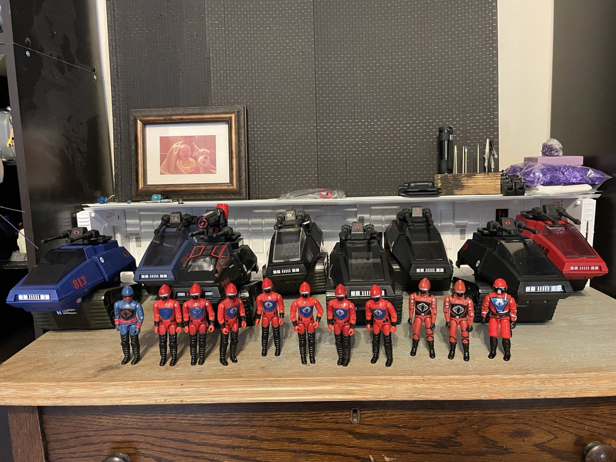 Thanks to <a href="/DokSewage/">Dok Sewage, Man of Plastic</a> I now have silver on the chests of most of my HISS Drivers. The 2 on the left I didn’t fix because one has a pitted up chest, and the other was the only one I had with any remnant of that silver paint. But… (1/2)
#GIJoe #Cobra