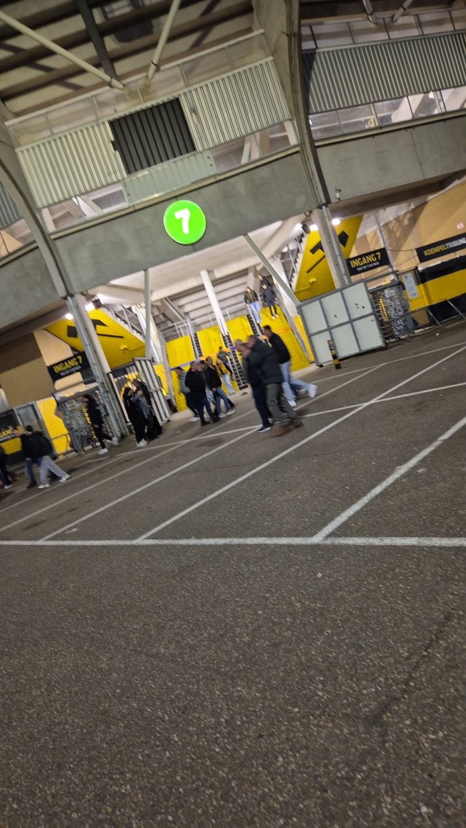 Eerste keer dit jaar dat ik voor tijd naar buiten loop... kon deze ellende niet meer aanzien. Sorrie hoor😵‍💫😵‍💫😵‍💫 #rodjps