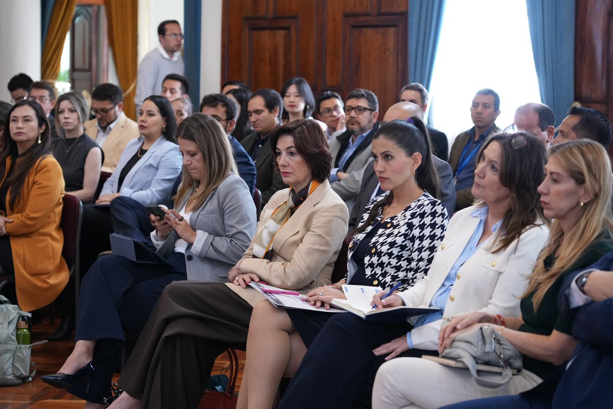 Mesa de Cooperantes. Tercer Plan de Acción Estado Abierto 2025–2027, un espacio de articulación entre <a href="/Presidencia_Ec/">Presidencia Ecuador 🇪🇨</a>, <a href="/CancilleriaEc/">Cancillería del Ecuador 🇪🇨</a>, Embajadas, organismos internacionales y agencias de cooperación; que fortalece la colaboración entre Estado, cooperantes y sociedad civil.