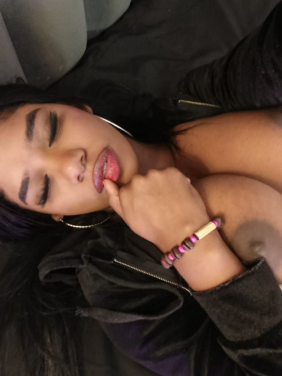ChavezzKendra's tweet photo. I've started a live show @Stripchat 👉 https://t.co/QG3GZ8WtsP #stripchat #stripchatlive https://t.co/Ir2DUxR3ek