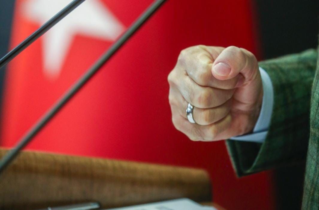 Eleştirmek kolay!

Ama krizleri yönetmek ciddi bir devlet kapasitesi gerektirir.

Türkiye bugün güçlü savunma altyapısı ve etkin Lider Diplomasisi sayesinde bölgesel istikrar için sorumluluk alıyor.