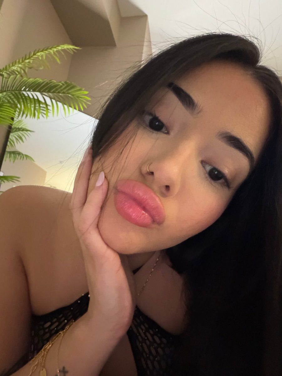 saraitoosexy's tweet photo. new on here who wanna be friends🥹 https://t.co/F2R0EWVy46